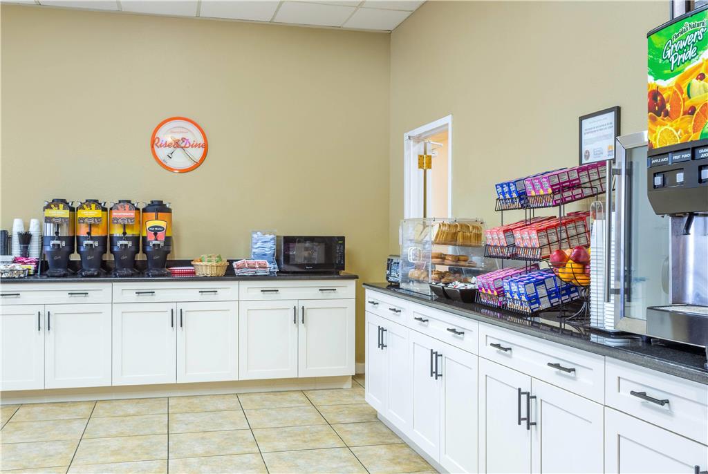 Howard Johnson by Wyndham Lakeland - photo 27