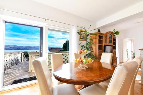 Apartman PIK — 4-Star Luxury Hotel in Karlobag, Croatia