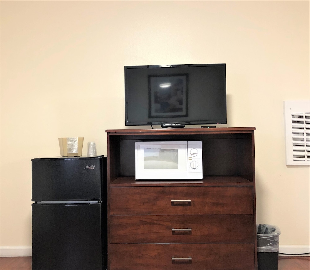 Blue Coast Inn and Suites - photo 12