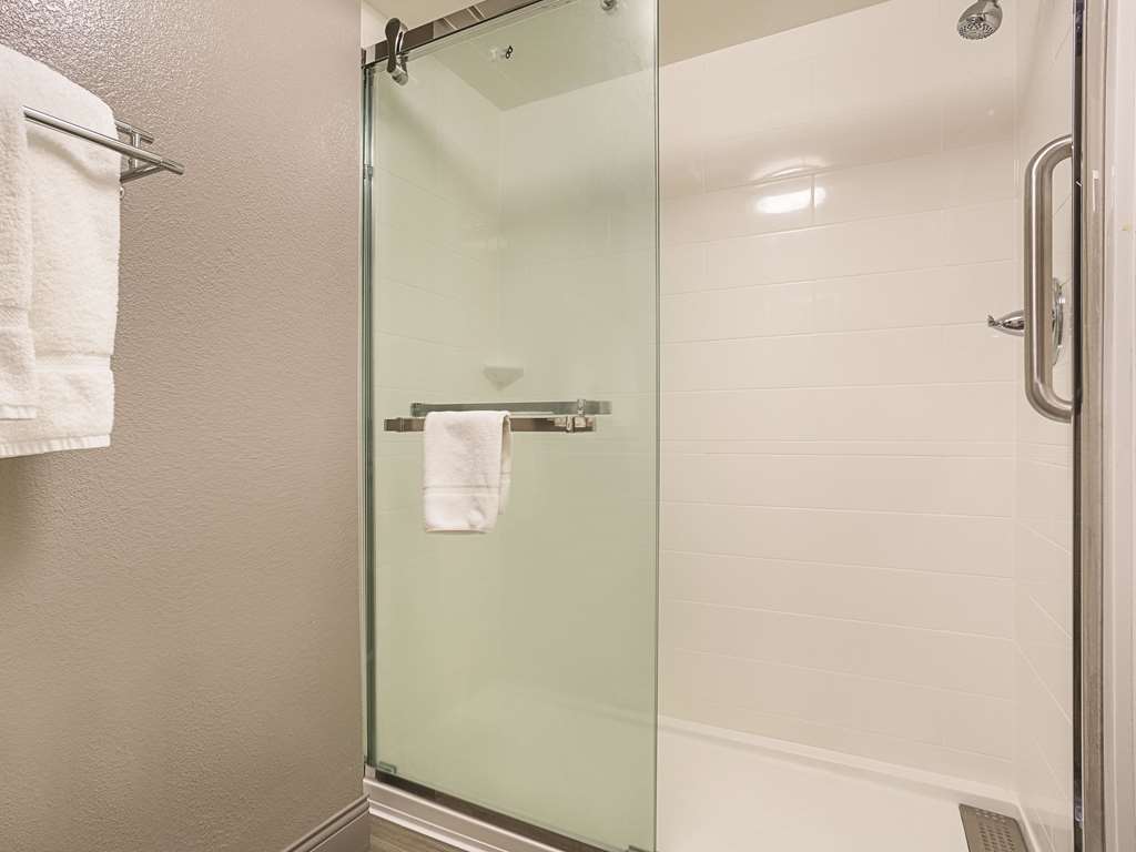 La Quinta Inn & Suites by Wyndham Baltimore BWI Airport - photo 36