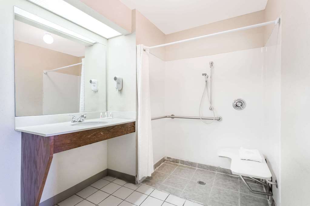 Super 8 by Wyndham Orangeburg North - photo 9