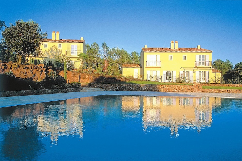 Apartment in La Motte With Golf Course — 4-Star Luxury Hotel in La Motte, France