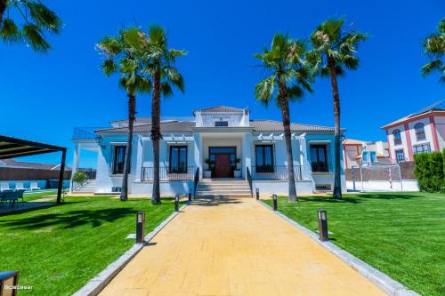 Villa Burguillos — 4-Star Luxury Hotel in Burguillos, Spain