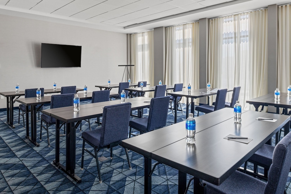 Courtyard by Marriott Modesto North - photo 18
