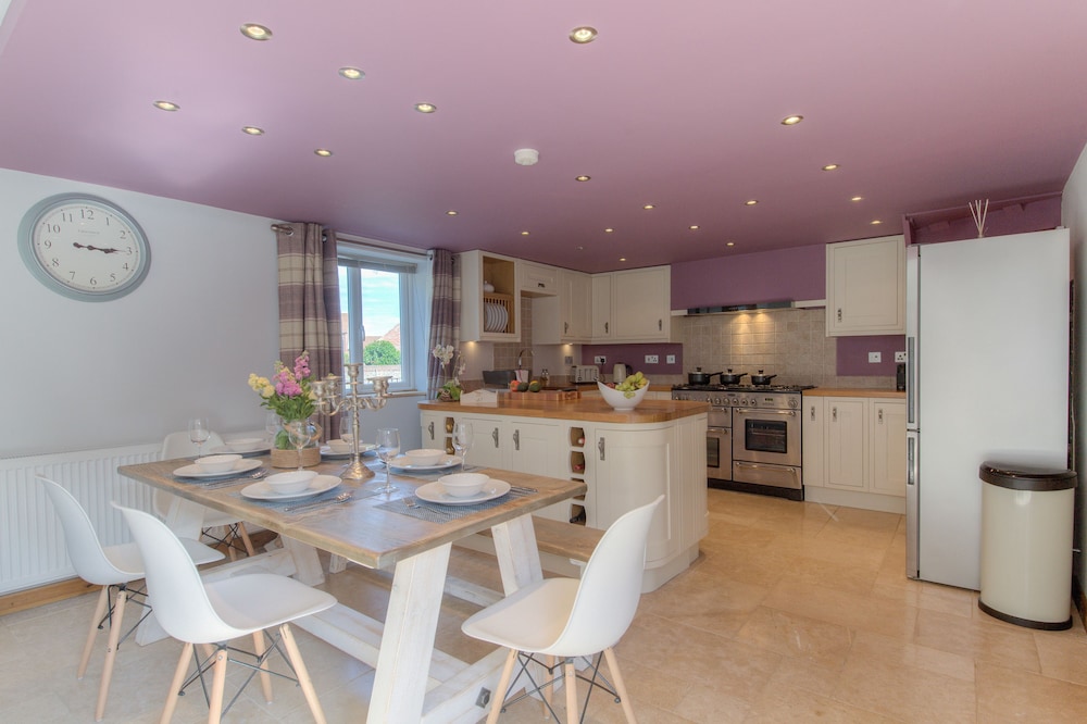 Beach Breeze Cottage — 4-Star Luxury Hotel in Great Yarmouth, United Kingdom