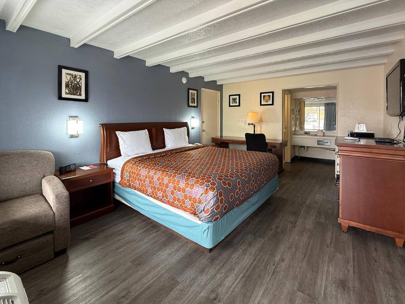Econo Lodge Galax VA - photo 20