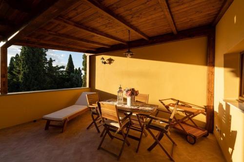 Lajatico Rentals Terrazza sul Tramonto del Silenzio — 4-Star Luxury Hotel in Lajatico, Italy