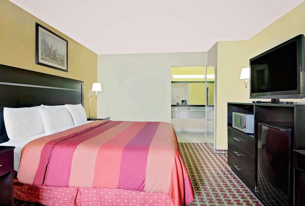 Days Inn by Wyndham Savannah - photo 14