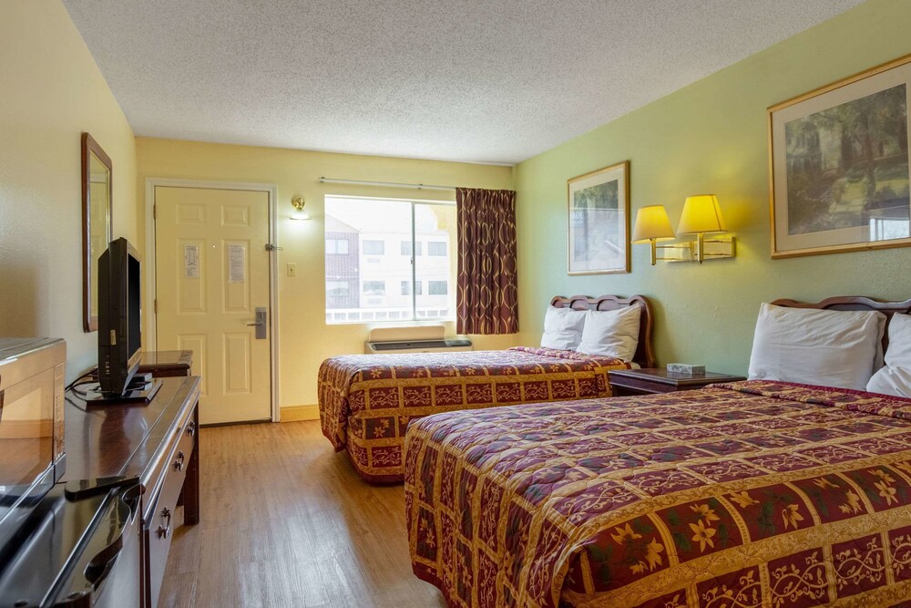 Super 8 by Wyndham Waco North I 35 - photo 21