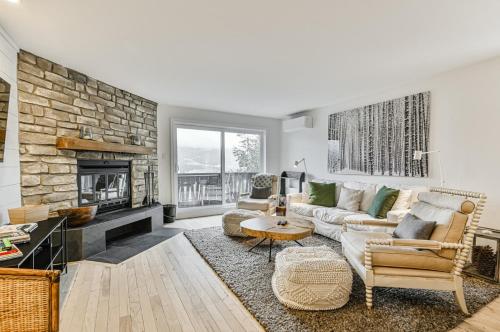 Spacious 2 BDR with Lake and Mountain View 414 — 4-Star Luxury Hotel in Mont-Tremblant, Canada
