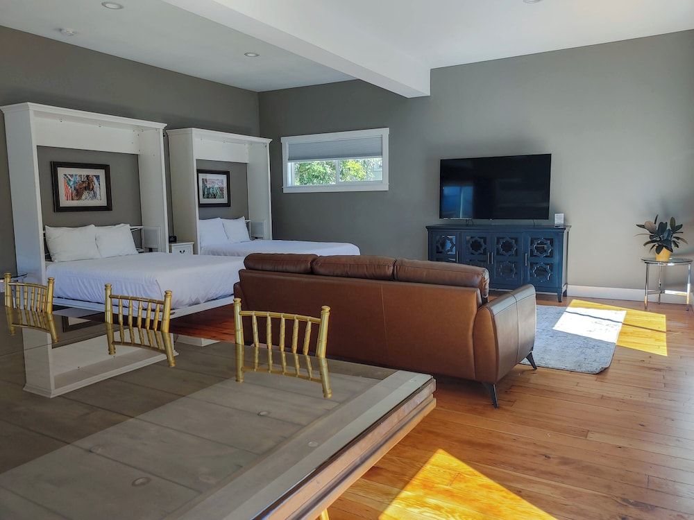 Majestic Inn & Spa - photo 29