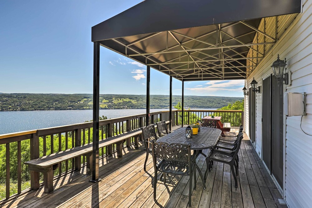 Lovely Finger Lakes Retreat w Deck & Lake Views — hotel in Watkins Glen