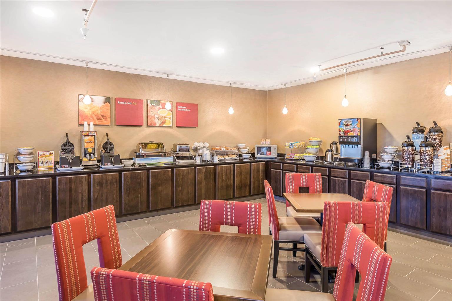 Comfort Suites Fort Wayne North - photo 25