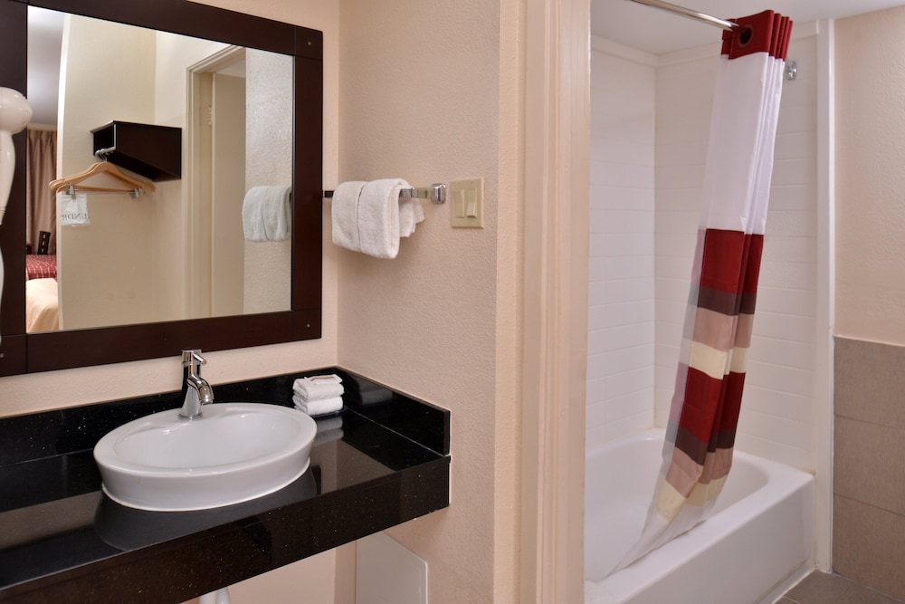 Red Roof Inn Van Horn - photo 23