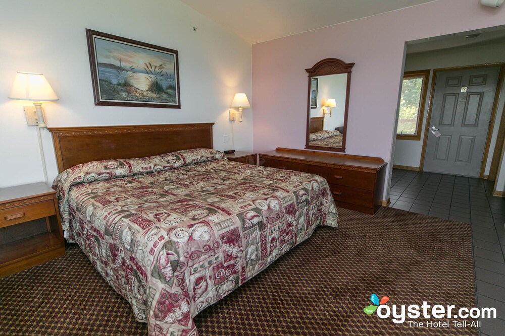 Lake Bluff Inn and Suites - photo 20