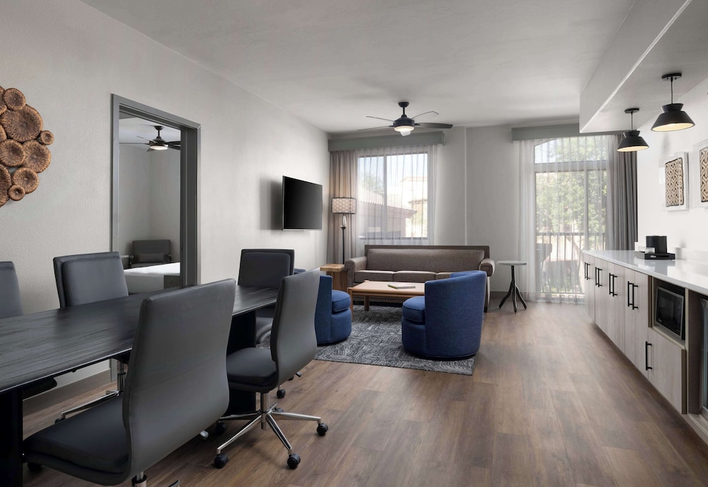 Embassy Suites by Hilton Tucson Paloma Village - photo 11