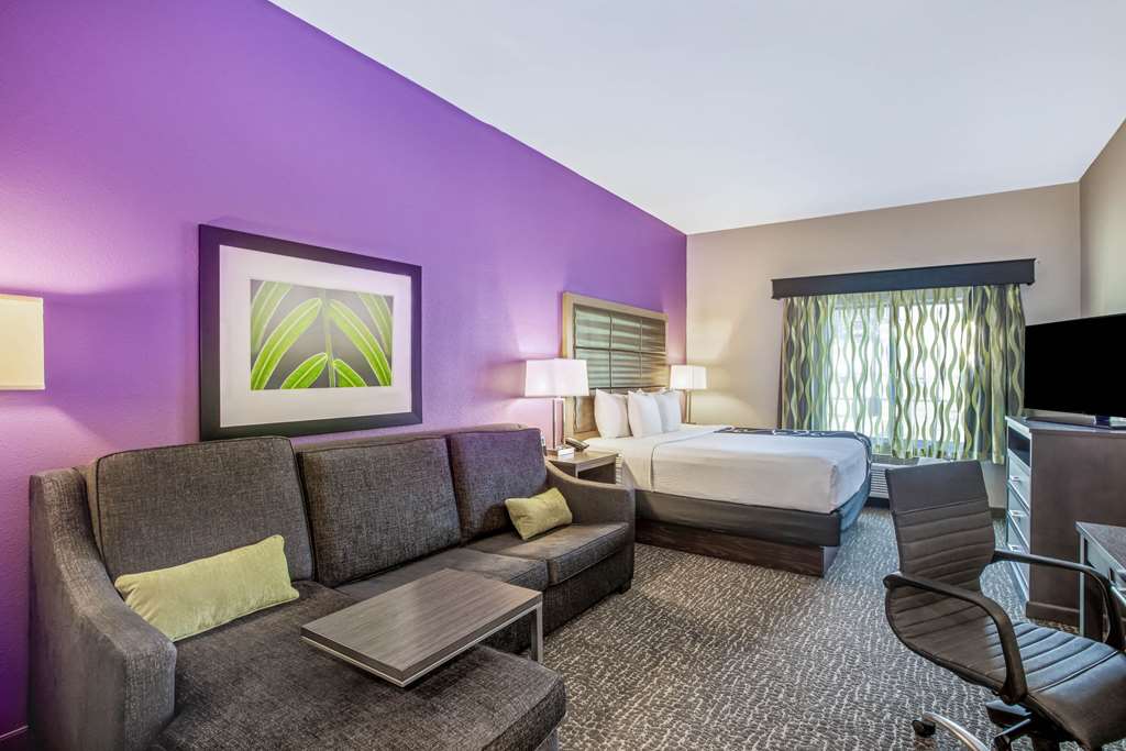 La Quinta Inn & Suites by Wyndham Kearney - photo 14