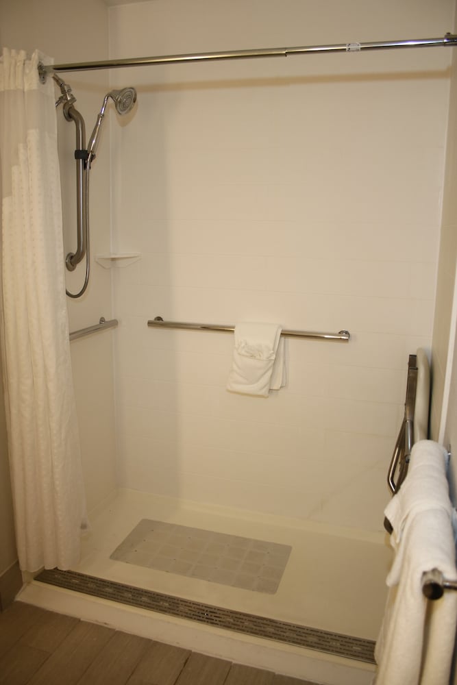 Holiday Inn Express & Suites Douglas by IHG - photo 31