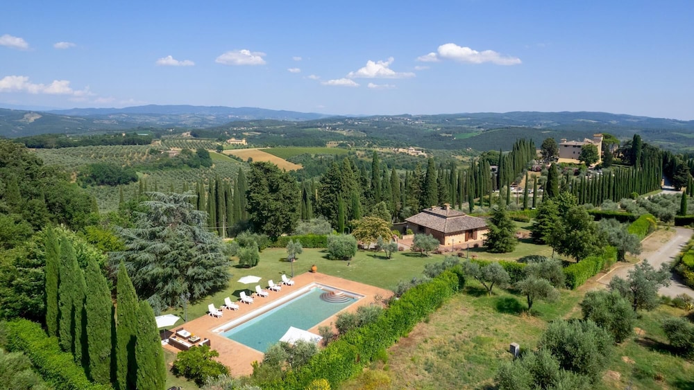 Villa I Levrieri 8 Emma Villas — 4-Star Luxury Hotel in Tavarnelle Val Di Pesa, Italy