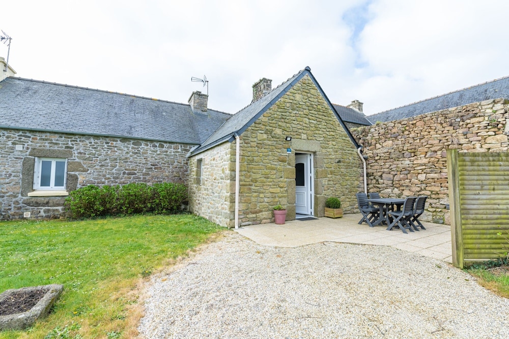 Pretty Rural Gite Near the Golf Course — 4-Star Luxury Hotel in Plouarzel, France