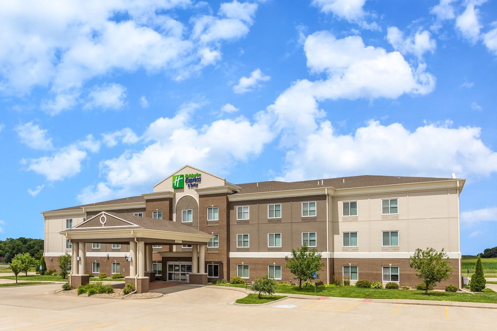 Holiday Inn Express Hotel & Suites Albert Lea I 35 an IHG Hotel - featured photo