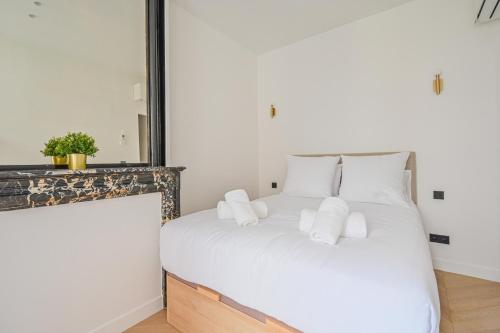 Sumptuous & Serene Parisian Flat - carbon neutral hotel in Paris