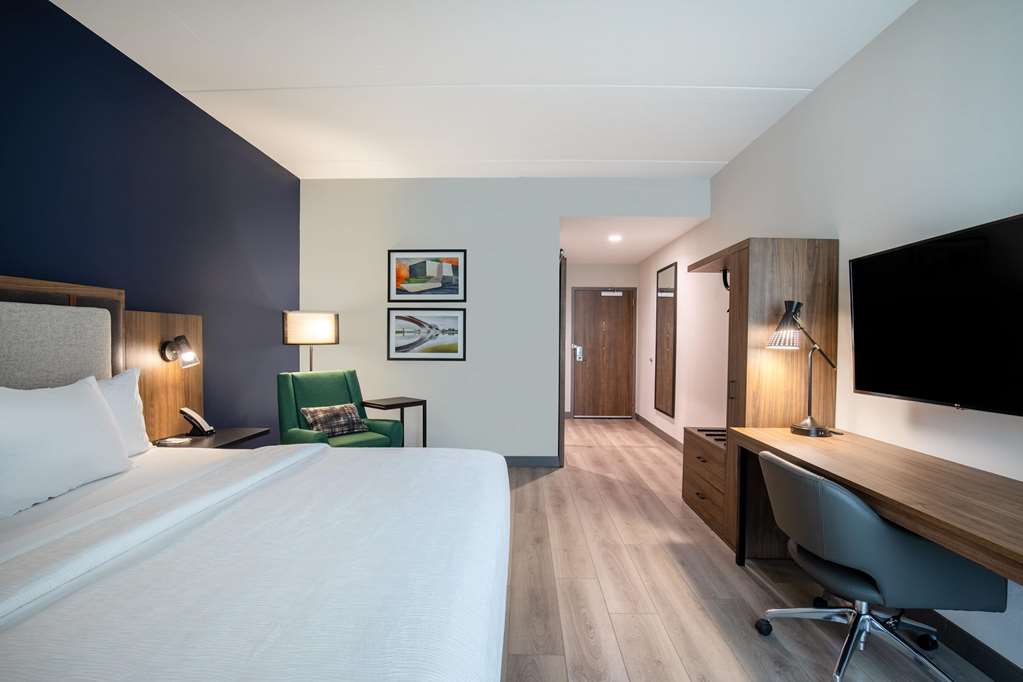 La Quinta Inn & Suites by Wyndham Chattanooga Downtown South - photo 26