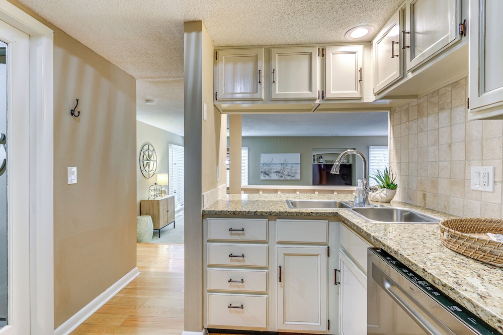 Resort Perks Beach Access: Condo in Hilton Head - photo 10