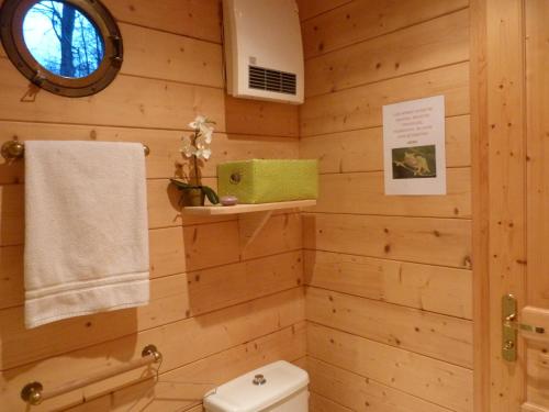 Roulotte des Greppes - carbon neutral hotel in Rumilly