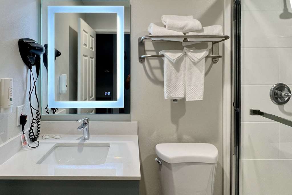 Quality Inn Tracy I 205 - photo 35