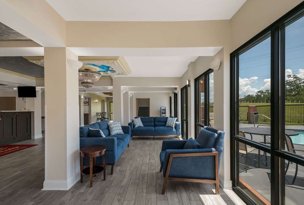 Econo Lodge Inn & Suites Diamondhead - photo 9