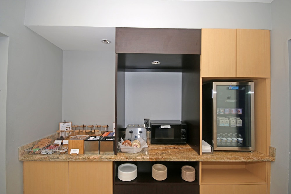 Towneplace Suites by Marriott Aiken Whiskey Road - photo 38