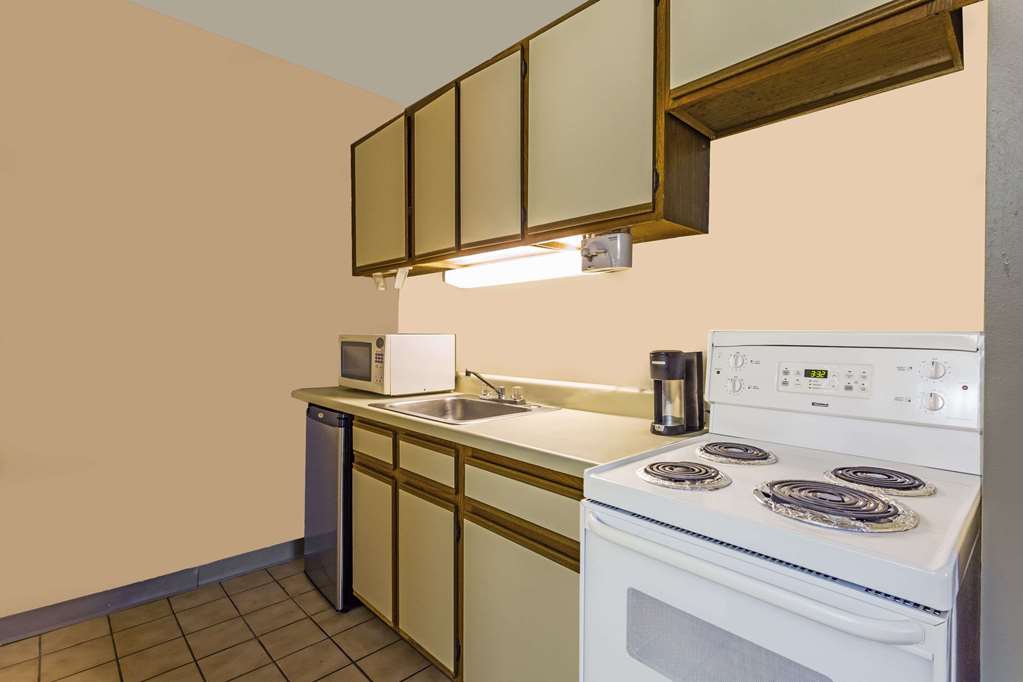 Days Inn by Wyndham Virginia Beach At The Beach - photo 9