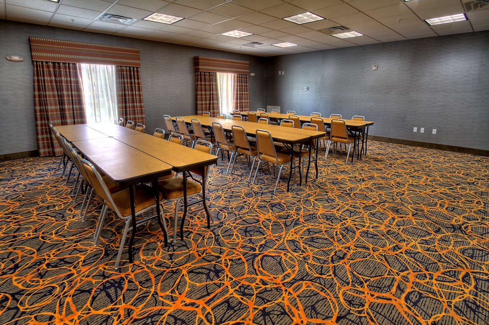 Hampton Inn & Suites Ada - photo 36