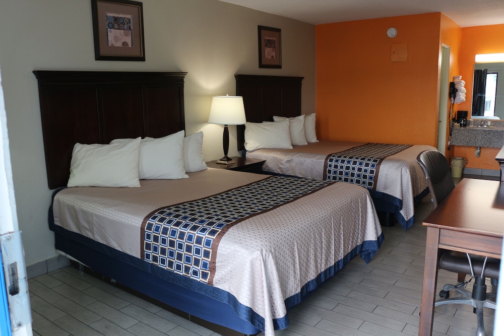 LoneStar Inn - photo 4