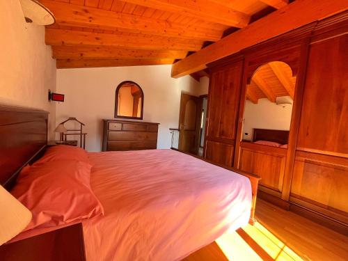L' Angolo Di Pace Vasca Idromassaggio e Legno Chalet Alpino con Vista Panoramica sulla Valle — 4-Star Luxury Hotel in Berzo, Italy