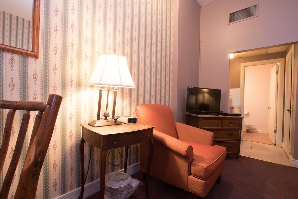 Biltmore Suites Hotel - photo 17
