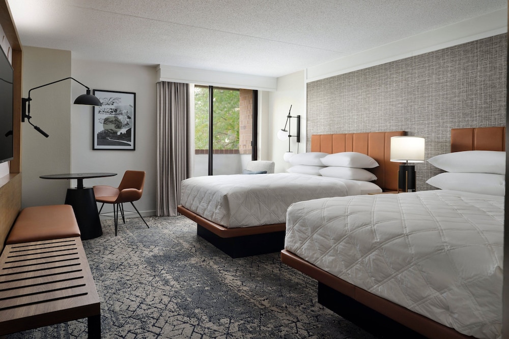 Sheraton Grand Rapids Airport Hotel - photo 10