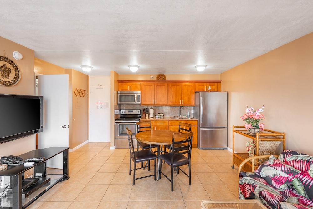 Waikiki Banyan Condo Located One Block From Waikiki Beach by Koko Resort Vacation Rentals - photo 45