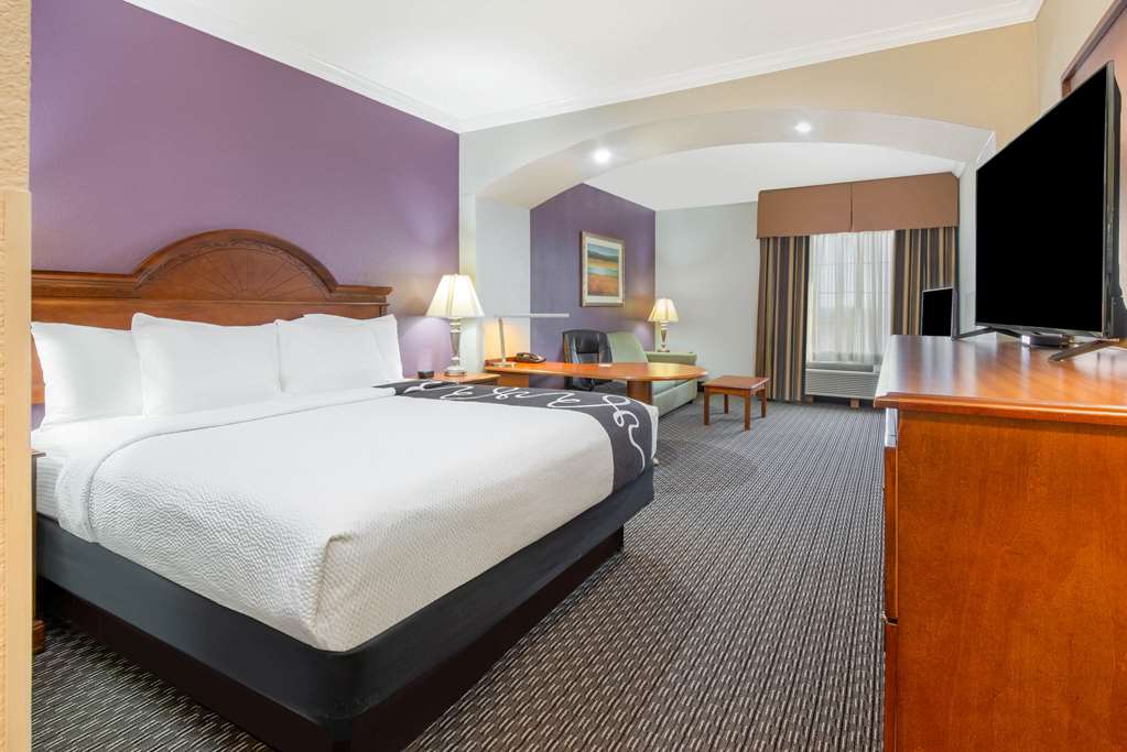 La Quinta Inn & Suites by Wyndham Gainesville - photo 18