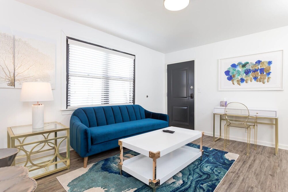 8 BRs Comprised of 4 2BR Suites by Domio - photo 39