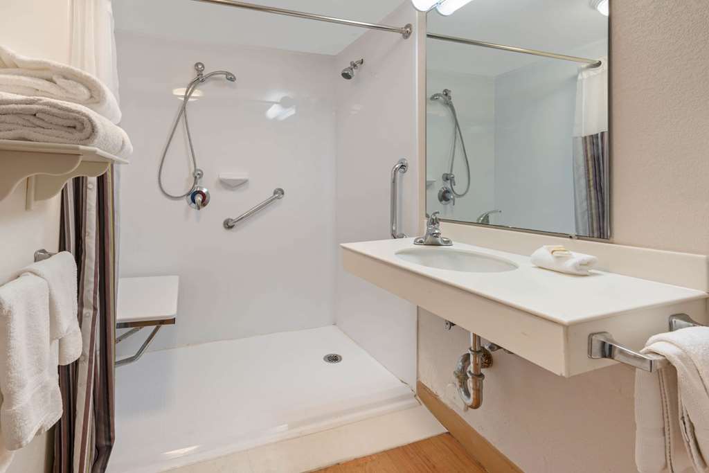 La Quinta Inn by Wyndham Phoenix Sky Harbor Airport - photo 16