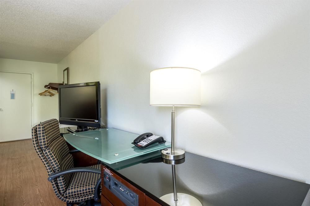 Econo Lodge Airport near Billy Graham Parkway - photo 21