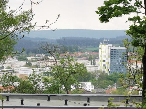 BohnApartments Stadtblick Zechenhaus Balkon Parkplatz WLAN sehr ruhig barrierearm — 4-Star Luxury Hotel in Ilmenau, Germany