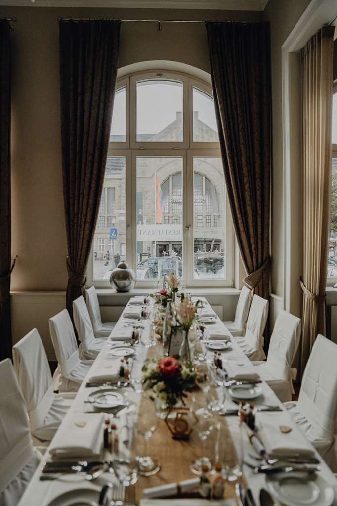 Steigenberger Hotel Bielefelder Hof, Germany - Wedding Table