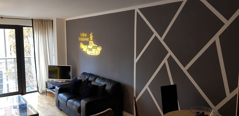 2 Bed Apartment Liverpool City Centre — 4-Star Luxury Hotel in Liverpool, United Kingdom