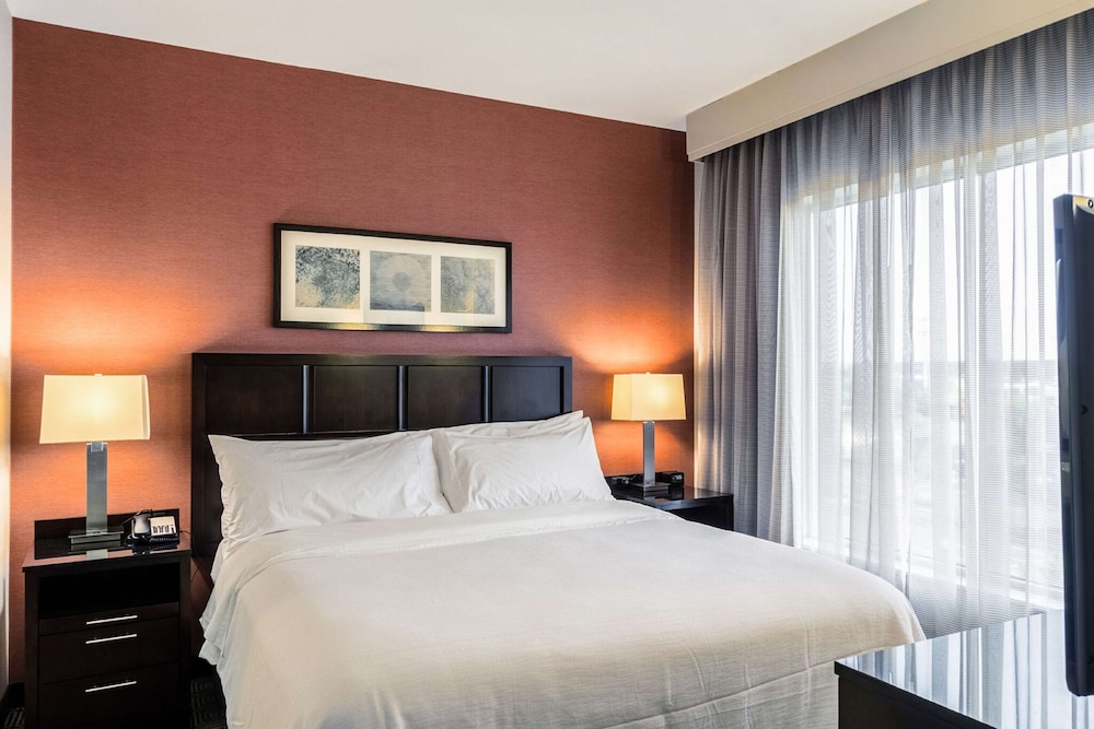Embassy Suites Newark Airport - photo 10