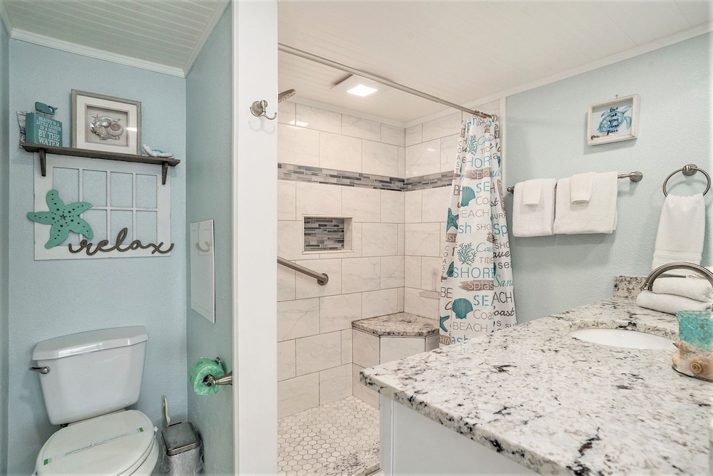 1201 Waters Edge Resort 3 Bedroom Condo by RedAwning - photo 14