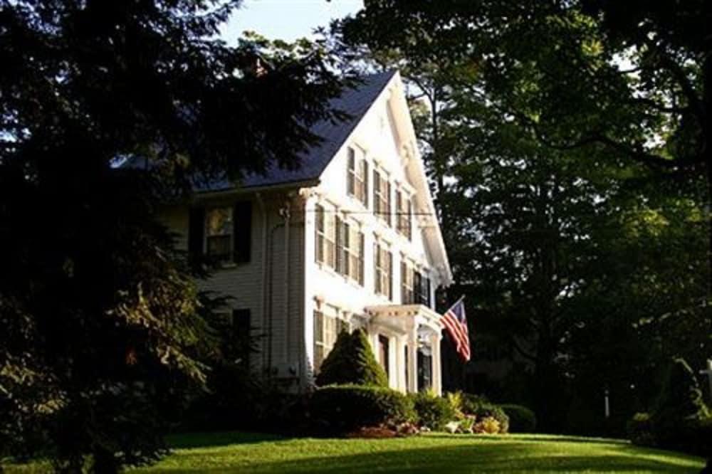 Camden Maine Stay Inn 5077904 — Camden