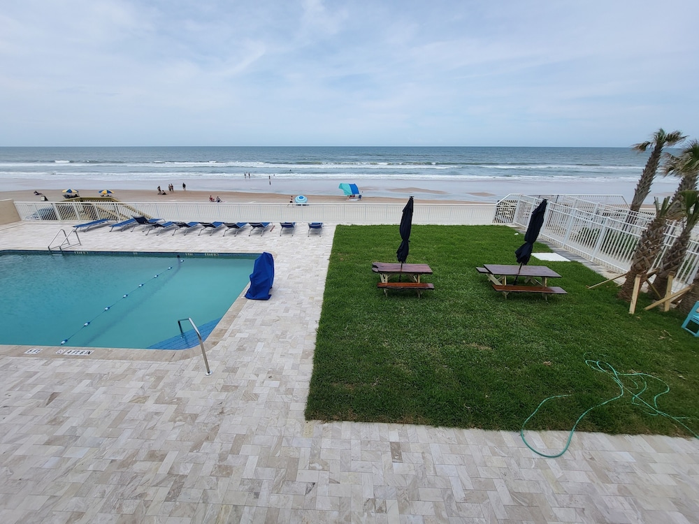Beachside Hotel - photo 67